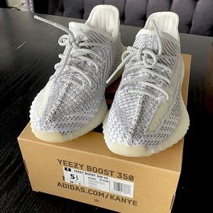Adidas Yeezy 350 V2 size 5.5 Y